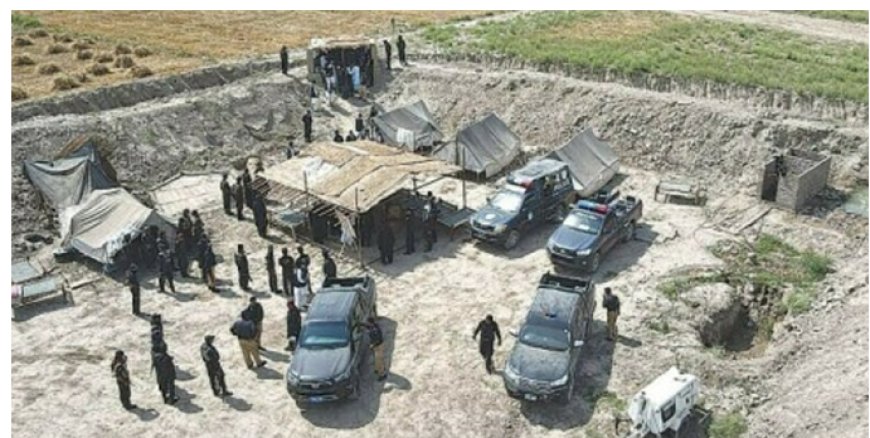 At least 11 policemen were martyred and 10 others were injured in an attack on two police vehicles by dacoits in Rahim Yar Khan’s katcha area. 